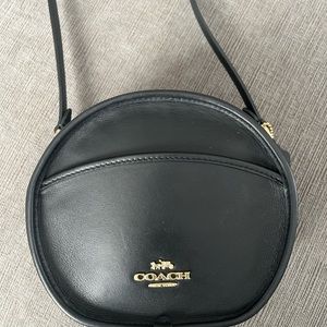 COPY - COACH CANTEEN Black Leather EUC. Minimalist round design. Timeless & Cla…